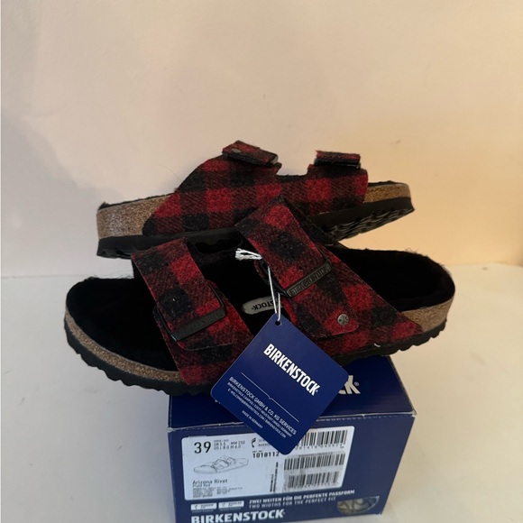 BIRKENSTOCK Arizona Rivet plaid red shearling wool sandal. Size: 8, 39 - Picture 8 of 13